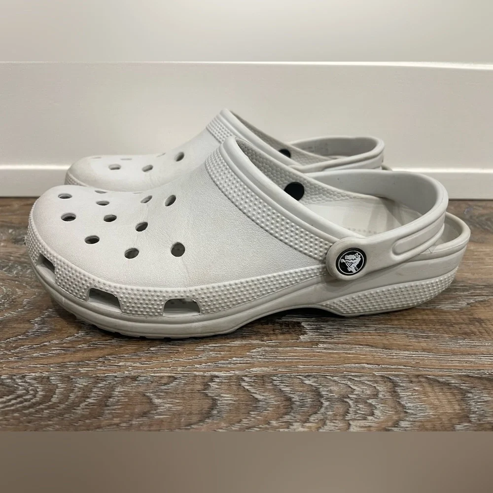 Men’s (9)/ Women’s (11) Crocs, Grey